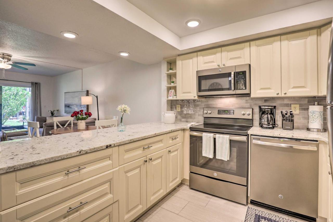 St Augustine Getaway With Porch 1 Block To Beach! St. Augustine Luaran gambar