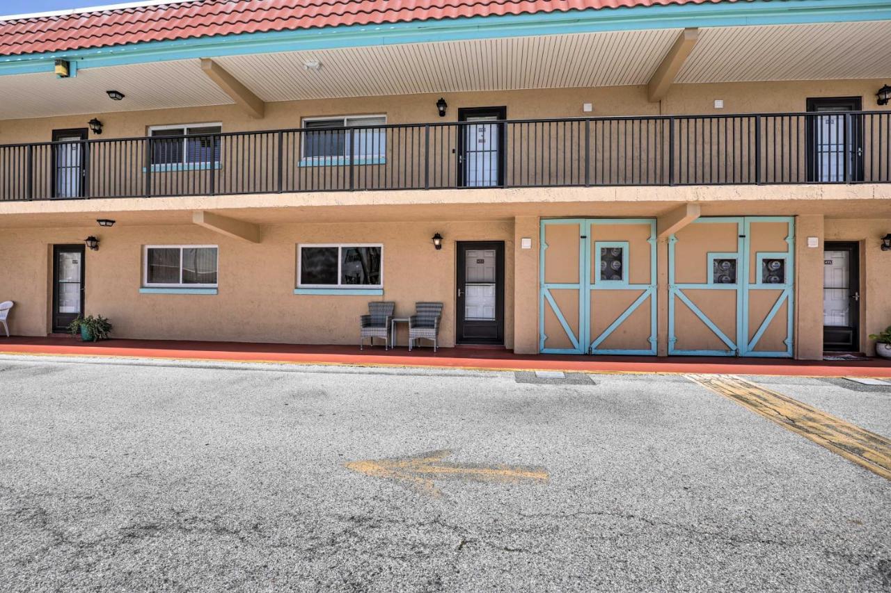 St Augustine Getaway With Porch 1 Block To Beach! St. Augustine Luaran gambar